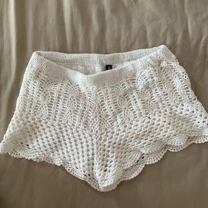 White lined shorts